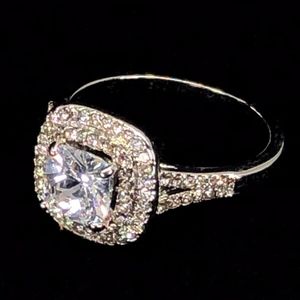 🆕 NWT Women's Cubic Zirconia Diamond Ring Size 8